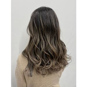 ベージュブラウンバレイヤージュ