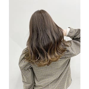 ブラウンベージュのグラデーションカラー