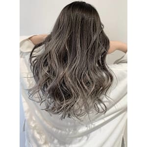 ベージュカラースタイル