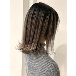 切りっぱなしグレージュグラデーション