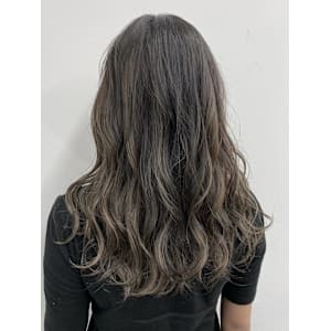 透け感重視！ベージュカラースタイル