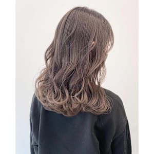 ツヤ&透明感！グレージュカラースタイル