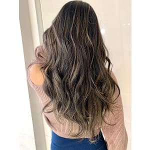 ベージュバレイヤージュ