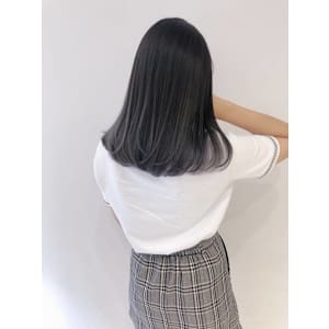 透明感×モノトーンアッシュ