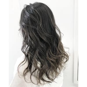 赤みが苦手な人のダークグレージュ