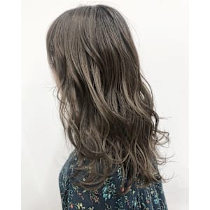 カーキーベージュ