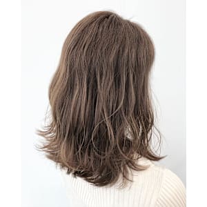 グレイッシュベージュ