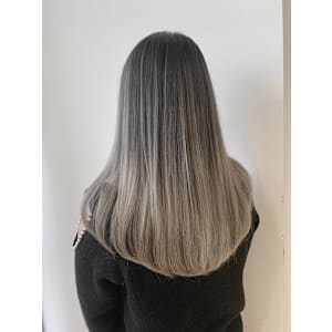 スモーキーブロンドバレイヤージュ