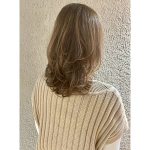 白髪ぼかしハイトーンのカールセミディ - Heart box 四ツ谷店【ハートボックス ヨツヤテン】掲載中