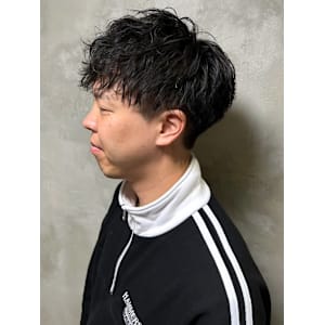 ツイスパ　ショートマッシュ　ツーブロックマッシュ　黒髪