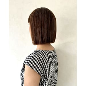 お手入れ簡単！ベージュカラー・フラットボブ