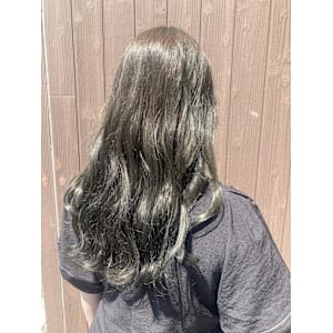 オリーブグレージュ