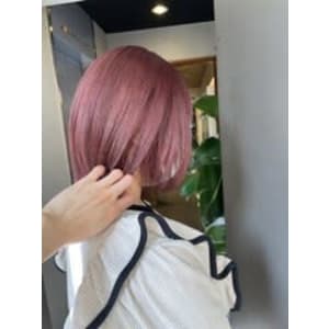 ピンクベージュ