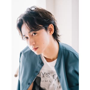 モテ髪センターパートショートウルフで周りと差を