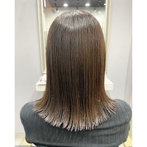 ロングボブのナチュラルベージュ