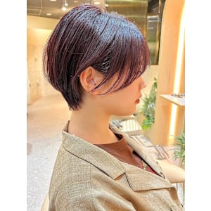 大人マッシュショート　レイヤーボブ　顔周りレイヤー　ピンク