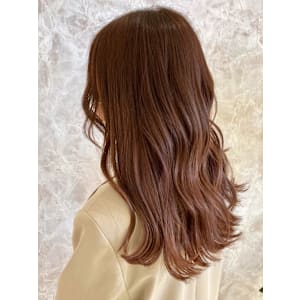 ヘーゼルベージュ　巻き髪アレンジ　顔周りレイヤー　ロング