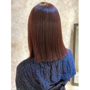 レッドブラウン　ぱつっとミディアムボブ　髪質改善　ストレート