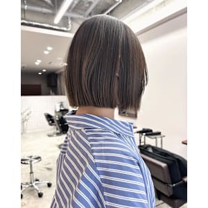 【Look at】切りっぱなしボブ外ハネグレージュ