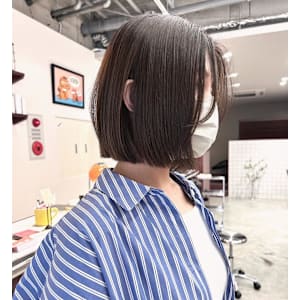 【Look at】切りっぱなしボブ外ハネグレージュ