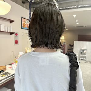 【Look at】あごボブ切りっぱなしくびれオリーブ