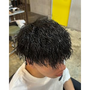 メンズマッシュカットツーブロックツイストスパイラルパーマ