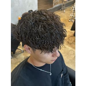 メンズマッシュカットツーブロックツイストスパイラルパーマ