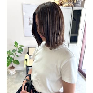 【Look at】極細ハイライト切りっぱなしボブ