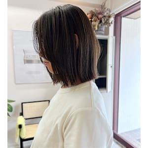 【Look at】極細ハイライト切りっぱなしボブ