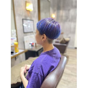 目を引くスタイル