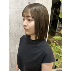 オリーブベージュ