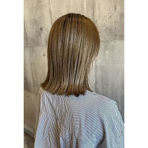 アッシュベージュ/ミディアムスタイル【ARCH Emi】