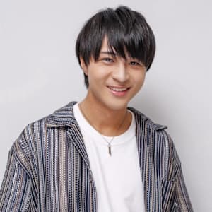 マッシュ　黒髪　ストレート　束感　大須