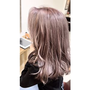 ピンクベージュ