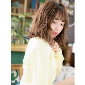 大人可愛い外国人風ハイライトエアリーミディウェーブミディアム