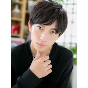 黒髪サイドグラデーション無造作ショート　ウェーブミディアム