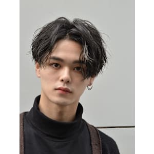 スパイラルセンターパート　センター分け メンズパーマ メンズ