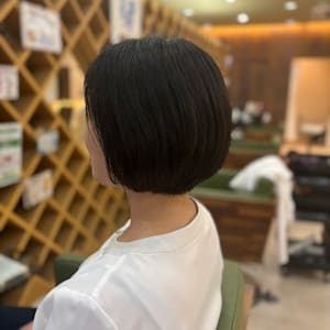 首元すっきり丸みショートボブ