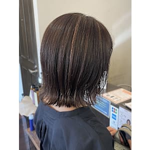 脱白髪染め 育てるハイライト ブラウンカラー ワンレンボブ