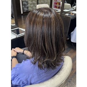 脱白髪染め 育てるハイライト コントラストカラー アッシュ