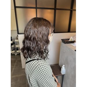 オリーブベージュ×パーマ