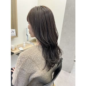 ★20代30代大人巻き髪ロングスタイル