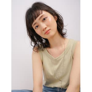 地毛でもふんわり軽いミディアムパーマ