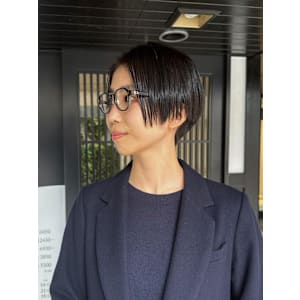 ぱつっとラインのかりあげハンサムショート