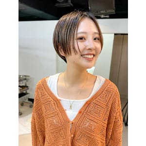 20代30代にオススメ・センターパートのハンサムショートボブ