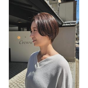 センターパートできめる柔らかハンサムショート