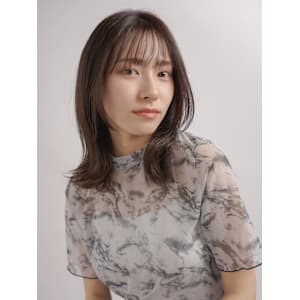 シースルーバングの外ハネミディアム