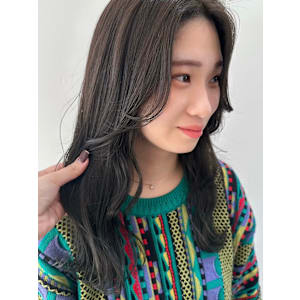 オリーブベージュ