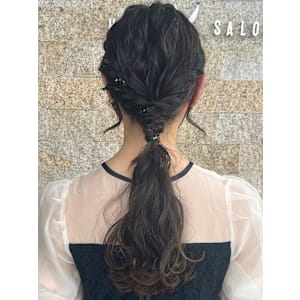 お呼ばれヘア／結婚式ヘア