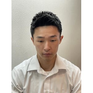黒髪短髪フェードスタイル